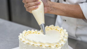 vintage-lambeth-heart-cake-tutorial-piping-steps